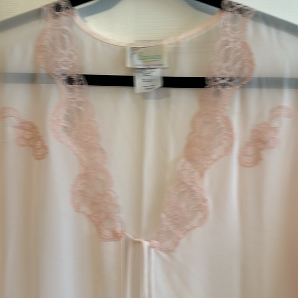 One  piece sheer Robe - Picture 8 of 8